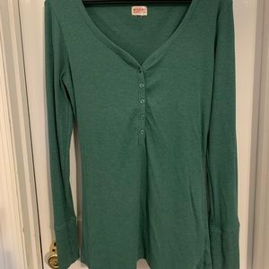 Long sleeve v-neck